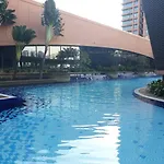 Raymond Suites At Berjaya Times Square