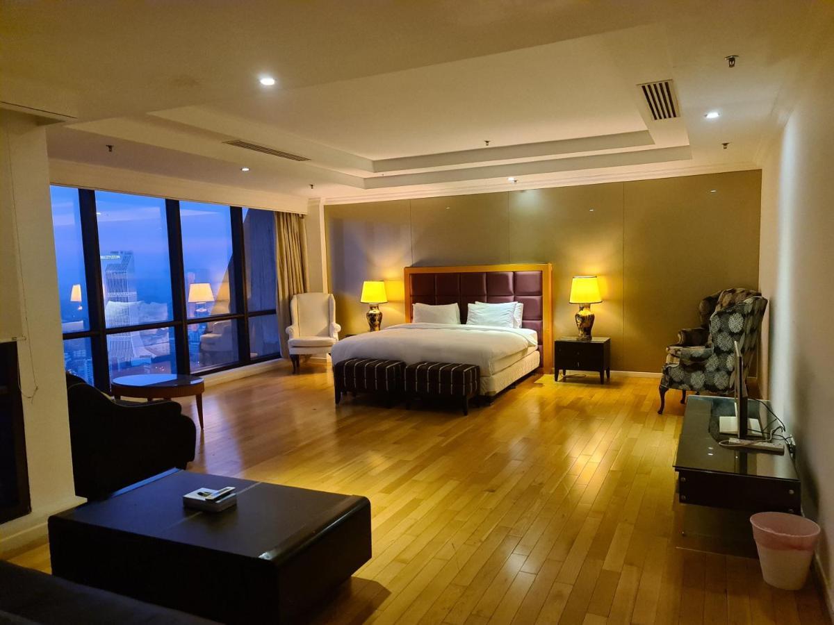 Pangsapuri Raymond Suites At Berjaya Times Square *