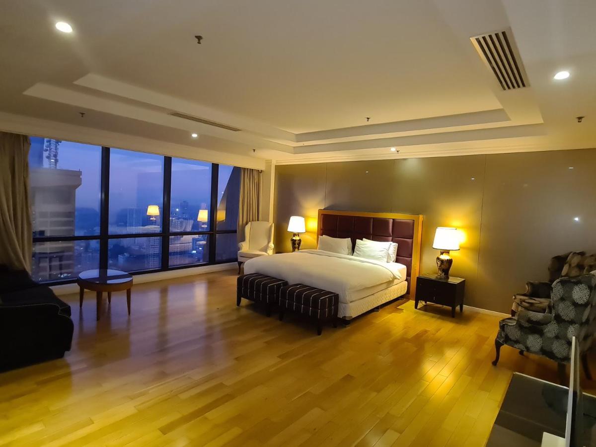 Raymond Suites At Berjaya Times Square Pangsapuri